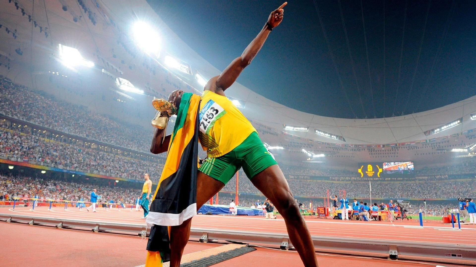 雄鹿冲垮马刺，当关键先生伦纳德成为撕裂体系的利刃